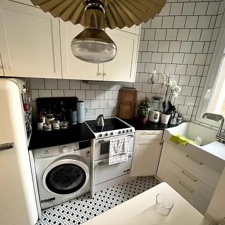 Apartment Romantic Parisian Flat